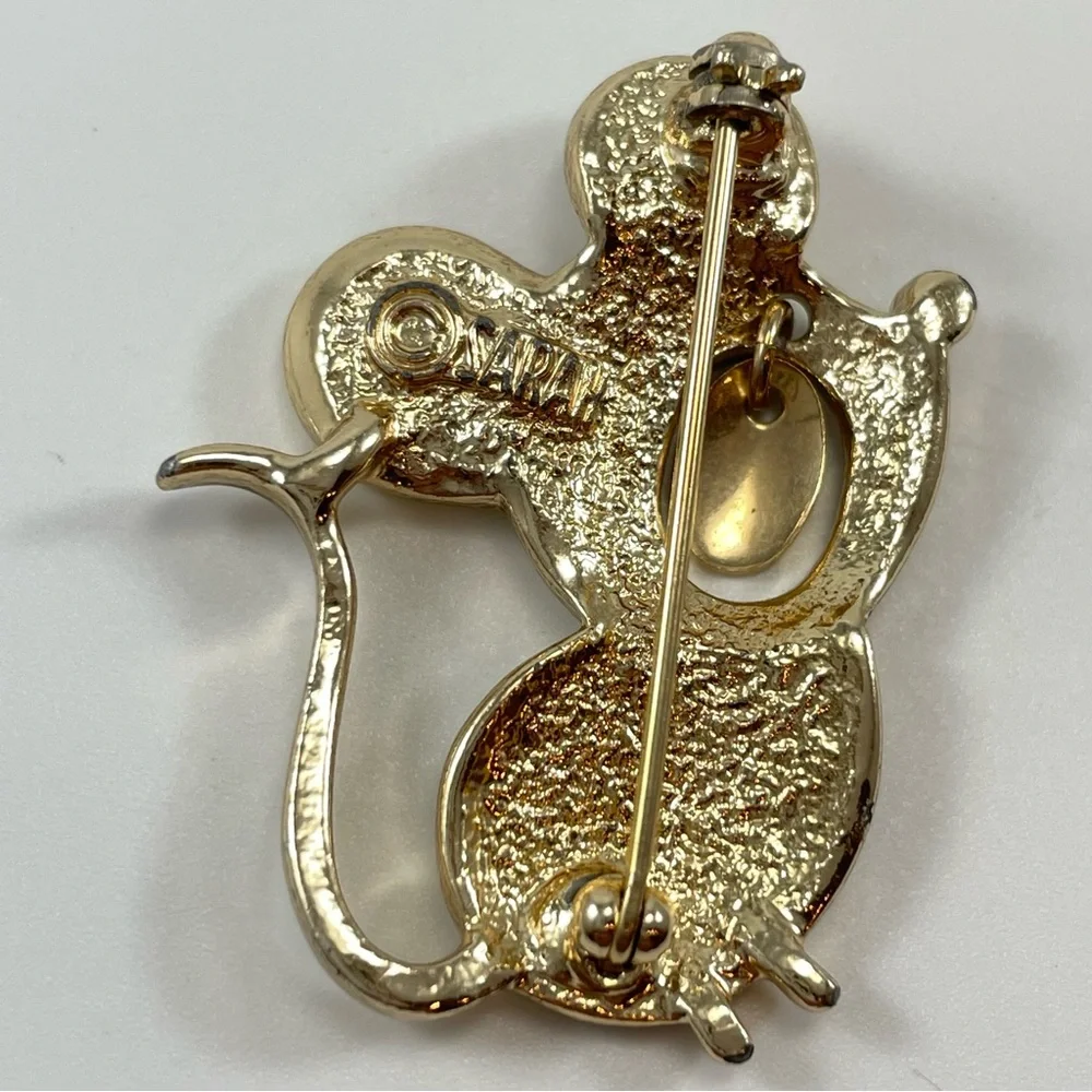 1970’s SARAH COVENTRY MOUSE BROOCH Pin Squeaky Gold Tone Dangle Charm Vintage